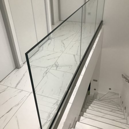 Garde-corps en verre sur mesure à Béziers, O'Cintrage