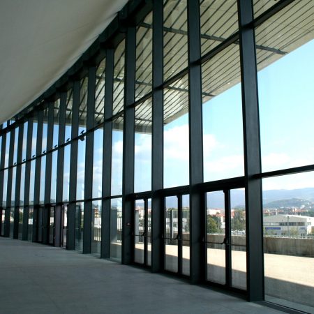 Système de mur-rideau aluminium à serreur section 58 mm