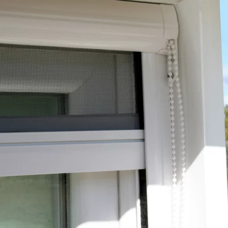 moustiquaire enroulable sur mesure fenetre porte